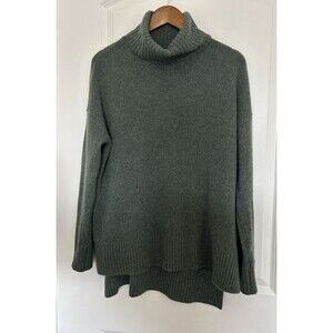 Saks Fifth Avenue Sweater Medium 100% Cashmere Quiet Luxury Timeless Minimalist